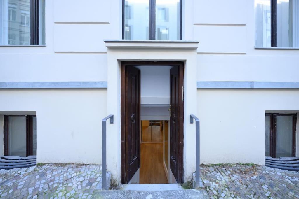 Huge Designer In Mitte 120 Sqm Apartment *
