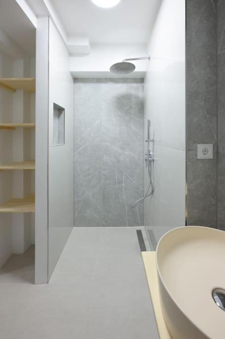 Huge Designer In Mitte 120 Sqm * Berlin