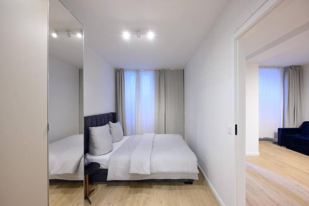 Huge Designer In Mitte 120 Sqm *